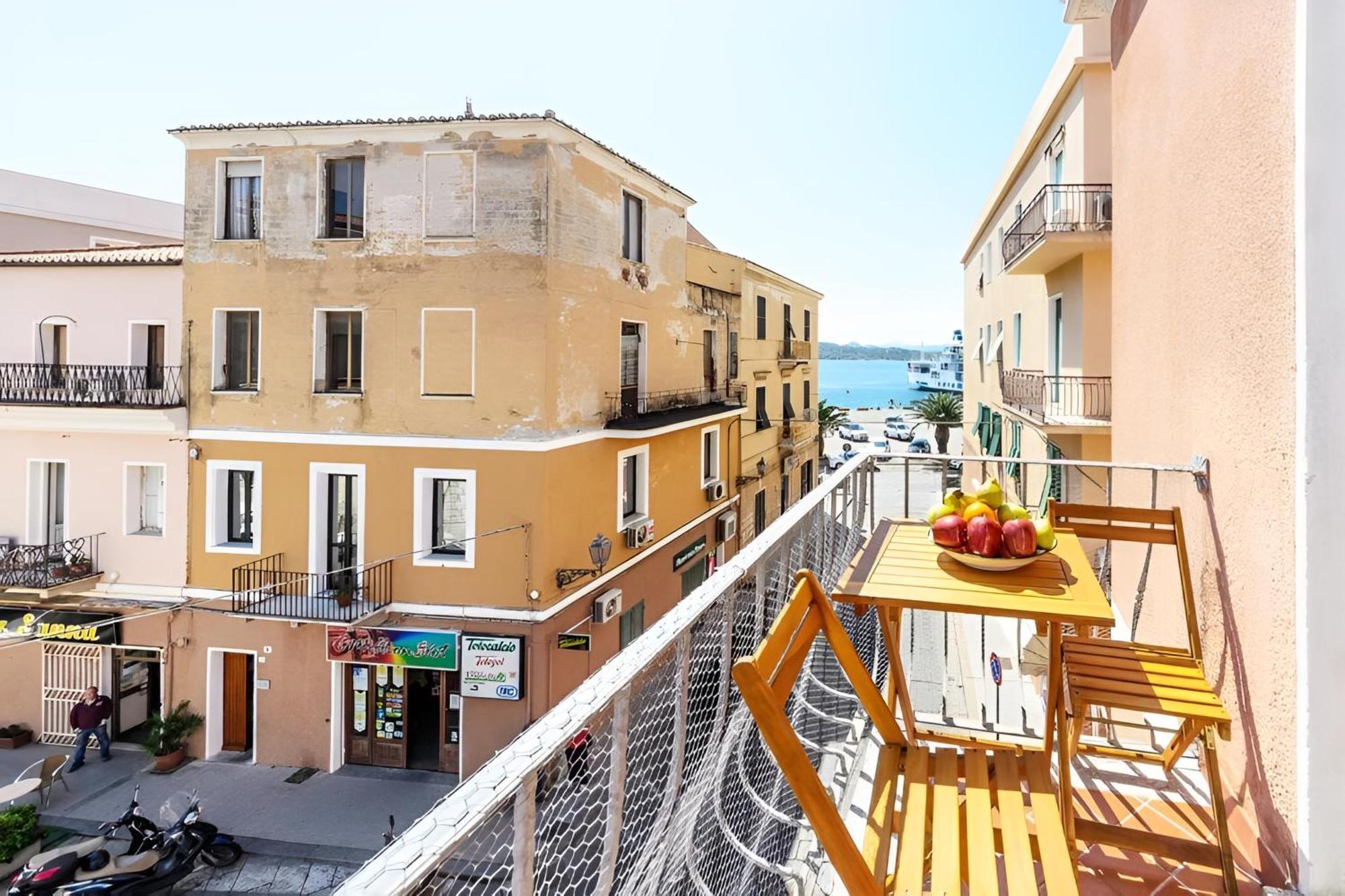 Splendido Appartamento In Pieno Centro Dell'Isola La Maddalena  Exteriér fotografie
