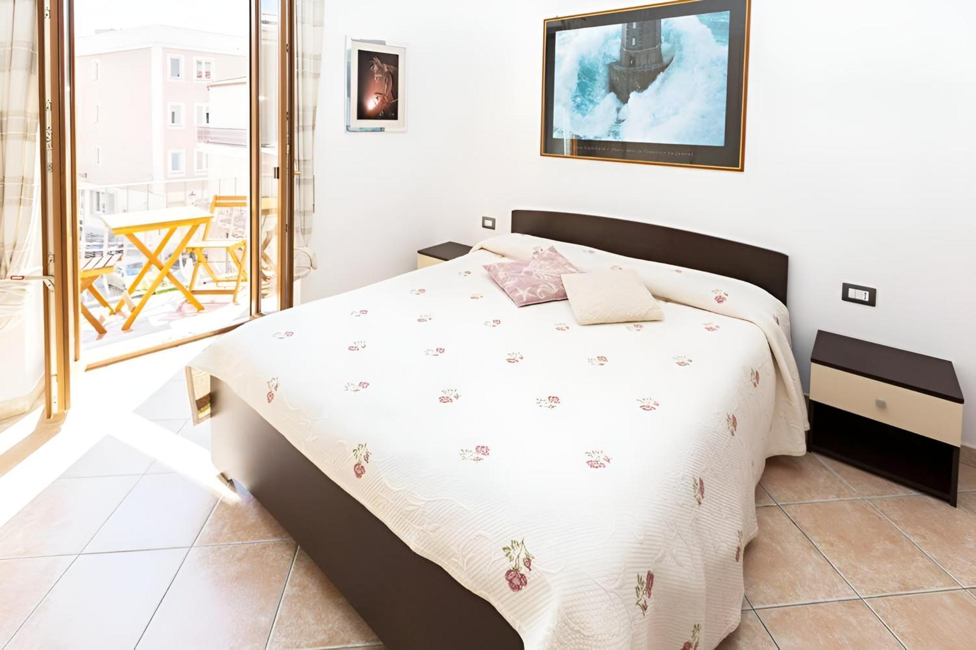 Splendido Appartamento In Pieno Centro Dell'Isola La Maddalena  Exteriér fotografie